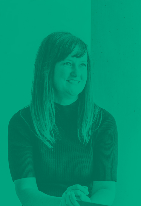 caplog-x mitarbeiter portrait aileen grün eingefärbt